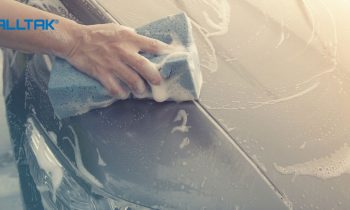 Como é feita a limpeza de um carro envelopado?